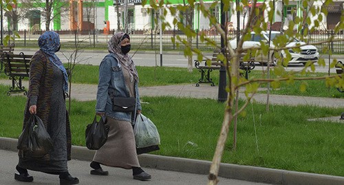 Women wearing face masks in the streets of Grozny. Photo: REUTERS/Ramzan Musaev