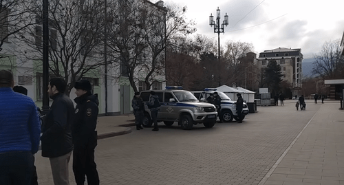 Activists and policemen after checking the reconstruction work quality in a square in Makhachkala. Screenshot from the video posted by the Caucasian Knot