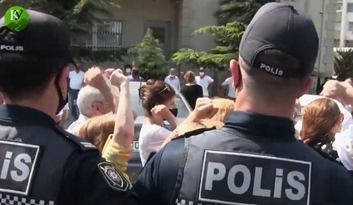 Police officers at a rally in support of Tofig Yagublu. Screenshot of the video by the "Caucasian Knot" https://www.youtube.com/watch?v=PM_Qf7UCckg&amp;feature=emb_logo
