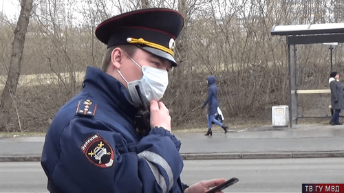 Policeman with smartphone in his hands. Screenshot: https://www.youtube.com/watch?v=NPQgNeW1dGI