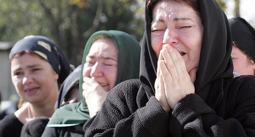 Relatives of victims of terror attack on Nalchik, October 2005. Photo: REUTERS/Viktor Korotayev