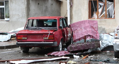A car and a house damaged as a result of shelling attacks.  Photo: Aik Bagdasaryan /Photolure./Reuters