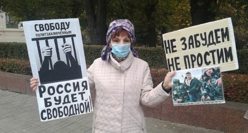 Galina Tikhenko holds a picket in memory of the victims of political repression in Volgograd, October 31, 2020. Photo by Tatiana Filimonova for the Caucasian Knot