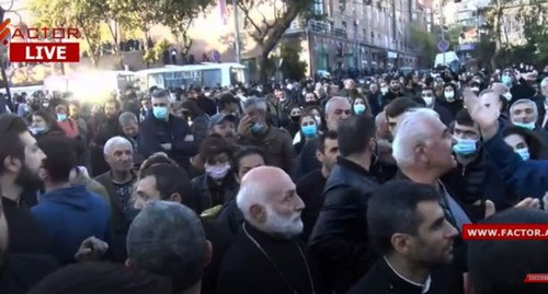 A rally with the demand of the Nikol Pashinyan's resignation, Yerevan, November 11, 2020. Screenshot: https://www.youtube.com/watch?v=7gUId4xQWq8&feature=emb_logo