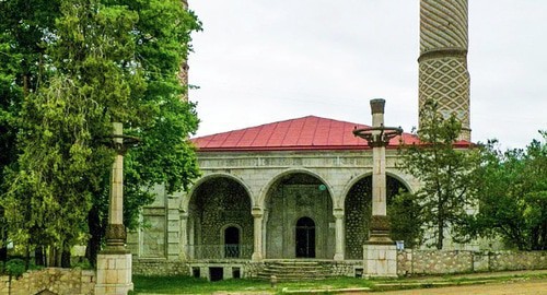 Yukhari Govhar Agha Mosque in Shushi. Photo: https://az.wikipedia.org/wiki/Yuxarı_Gövhər_ağa_məscidi#/media/Şəkil:Մզկիթ_Վերին_(Մեծ).JPG