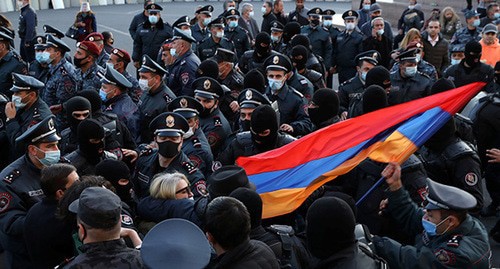 Policemen detain participants of the protest rally in Yerevan, November 12, 2020. Photo: Stepan Poghosyan/Photolure via REUTERS