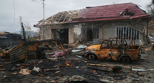 Burned out cars and damaged building in the outskirts of Shushi, Nagorno-Karabakh, November 13, 2020. Photo: REUTERS/Stringer