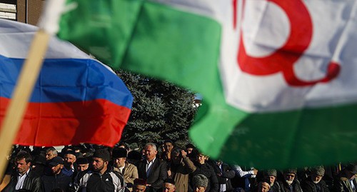 The flags of Russia and Ingushetia at the rally in Magas, March 17, 2020. Photo: REUTERS/Maxim Shemetov
