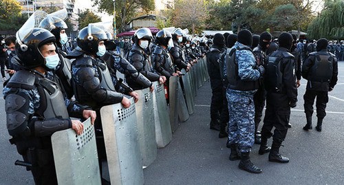 The police at a rally. Yerevan, November 12, 2020. Photo: Stepan Poghosyan/Photolure via REUTERS