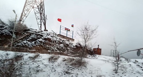 Flags of Azerbaijan and Turkey at the entrance to Shushi, December 7, 2020. Photo by David Simonyan for the Caucasian Knot