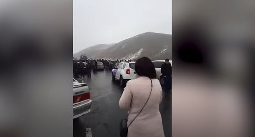 A protest action in the Shirak Province of Armenia. December 16, 2020. Screenshot of the video by NEWS AM
https://youtu.be/L_Xo8vsj3xQ