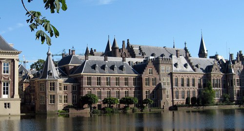 The States General of the Netherlands, Hague. Photo: Prasenberg  https://ru.wikipedia.org/wiki/Генеральные_штаты_(Нидерланды)  