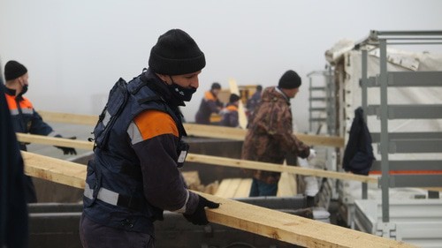Russian peacekeepers unload humanitarian cargo. Photo by the press service of the Russian Emergencies Ministry, https://www.mchs.gov.ru/deyatelnost/press-centr/novosti/4336203#group=group-1&photo=0