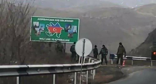 The banner installed on the road from Goris to Kapan. Screenshot of the video @flash1news t.me/flash1news/6264