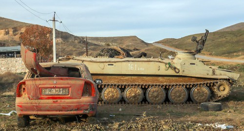 A tank and a car destroyed by the Azerbaijani artillery in November of 2020. Photo by Aziz Karimov for the Caucasian Knot