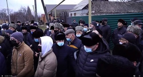Relatives of the policeman killed in Grozny declare a blood feud, December 31, 2020. Screenshot: https://www.instagram.com/p/CJd1wcEK2Aa/. 