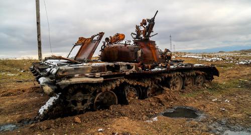 A burned-out tank. Photo by Aziz Karimov for the Caucasian Knot