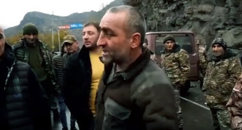 Residents of Syunik Region block road for opposition. Screenshot: https://news.am/rus/news/619487.html