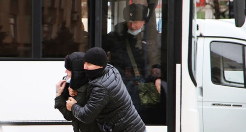 People in civilian clothes help law enforcers to detain protesters. Krasnodar, January 31, 2021. Photo by Anna Gritsevich for the "Caucasian Knot".