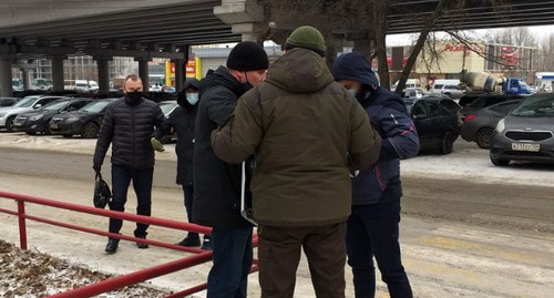 Policemen detaining Igor Nagavkin. Photo by Yury Bengardt  for the Caucasian Knot