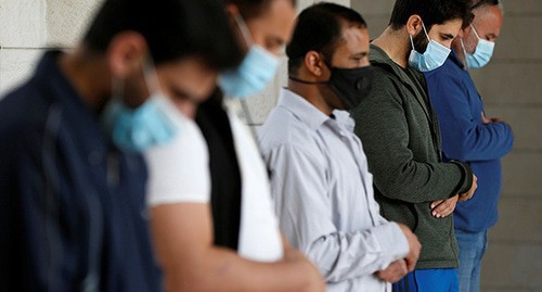 Muslims praying. Photo: REUTERS/Muhammad Hamed