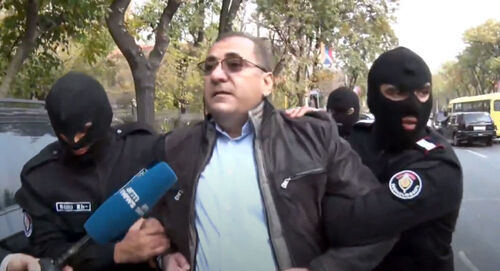 Police detaining Ara Sagatelyan. Screenshot: Tert. am https://www.youtube.com/watch?v=YIIBERPTlC8&feature=youtu.be