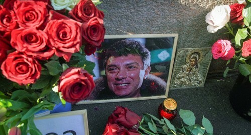 Boris Nemtsov's portrait and flowers. Photo: REUTERS/Tatyana Makeyeva