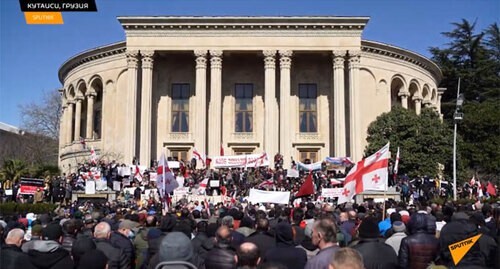 Protest action in Kutaisi, March 14, 2021. Screenshot: Sputnik Georgia https://www.youtube.com/watch?v=_PYMxCHzptg