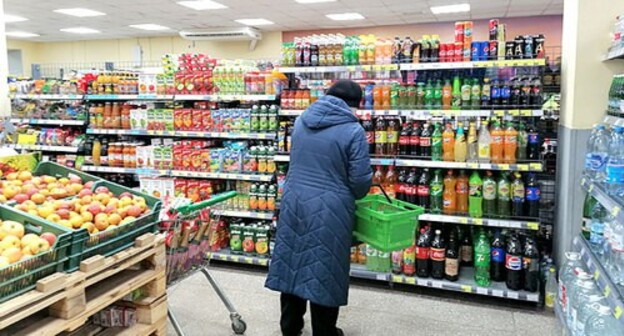 A customer in one of Volgograd groceries, March 18, 2021. Photo by Tatiana Filimonova for the Caucasian Knot