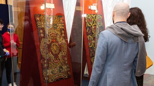 Visitors at an exhibition "Avant-garde? Dagestani tradition!" in Saint Petersburg. March 2021. Photo courtesy of the Russian Ethnographic Museum
Avangaof unique Kaitag embroidery of 18-19th centuries, Visitors at an exhibition "Avant-garde? Dagestani tradition!" in Saint Petersburg. March 2021. Photo courtesy of the Russian Ethnographic Museum
Avangaof unique Kaitag embroidery of 18-19th centuries,