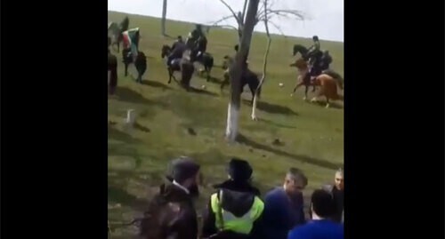 Horsemen from Chechnya and Dagestani law enforcers in the Novolaksky District. April 3, 2021. Screenshot of the video on Instagram "Аух / Дай Мохк / Нохчи къам" https://www.instagram.com/p/CNN51AmHPRA/