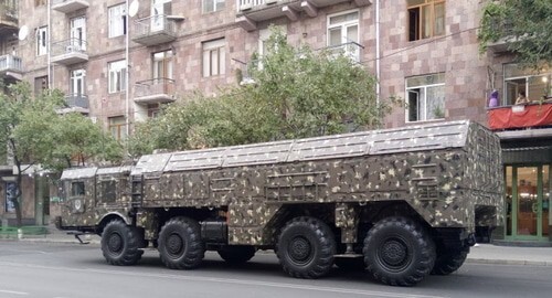 The "Iskander" missile in Yerevan. Photo: Jonj7490, https://commons.wikimedia.org/w/index.php?curid=58111154