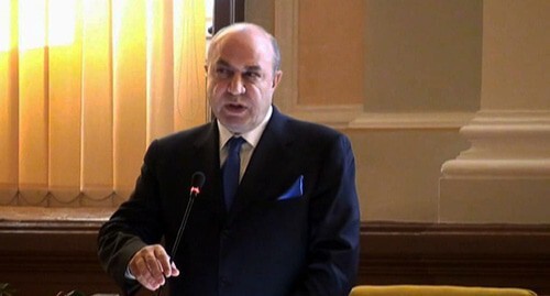 Eldar Gasanov. Screenshot: http://www.youtube.com/watch?v=5dP_8Eoonye