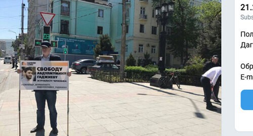 A solo picket in support of Abdulmumin Gadjiev. Makhachkala, May 3, 2021. Screenshot of the post on the Telegram channel "Ask Rasul"