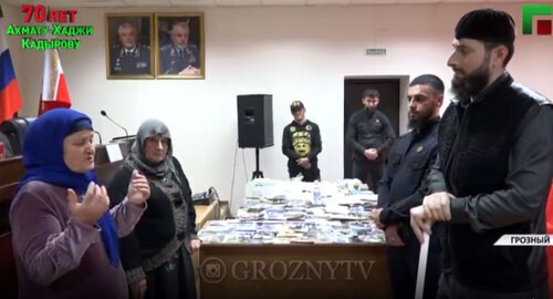 Adam Elzhurkaev, the head of the Centre for Islamic Medicine, has scolded two women and a man who were repeatedly detained by law enforcers for providing occult services. Screenshot https://www.instagram.com/p/COf-xMAp-35/