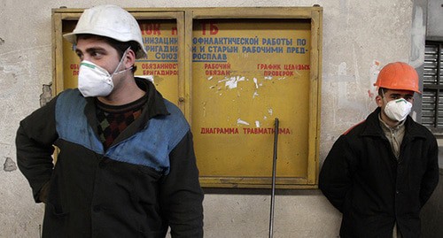 Workers at Georgian Manganese. Photo: REUTERS/David Mdzinarisvili