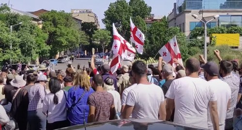 Protest action in Tbilisi against the construction of the Namakhvan hydroelectric power plant, May 24, 2021. Screenshot: http://www.youtube.com/watch?v=3MPPe6Fn2V0