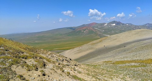 Mountains in the Gegarkunik District of Armenia. Photo: Sogomon Matevosyan, http://ru.wikipedia.org/wiki/Гехаркуникская_область
