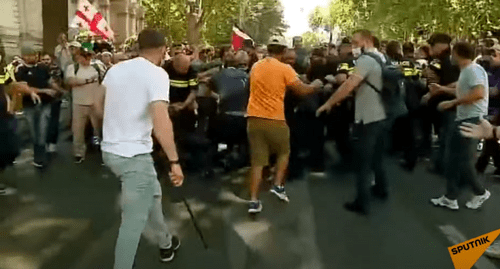 Protesters attack journalists in Tbilisi. Screenshot: http://www.youtube.com/watch?v=rik8355eRSg&t=3s