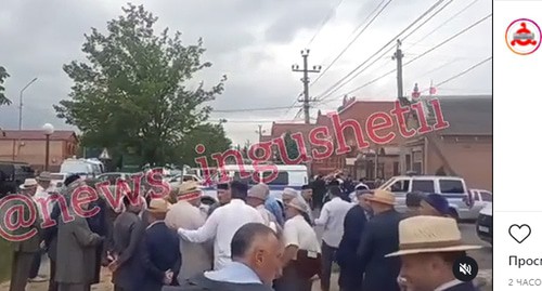 The Ingush Council of Teips postpones the discussion of the border issue due to the bomb threat call. Screenshot: http://www.instagram.com/p/CRBDufOqsS12zzvs-wScpBqlta8NpMdVGqs6Wk0/