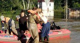 Rescuers help residents of a flooded village in Kuban. Photo: Instagram account of the Ministry for Emergencies of Russia 