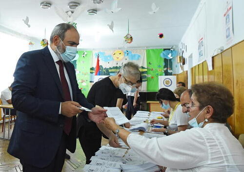 Nikol Pashinyan at a polling station in Yerevan during parliamentary elections, June 20, 2021. Photo: Lusi Sargsyan/Photolure via REUTERS