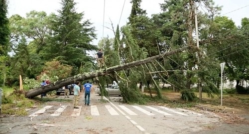 Aftermath of the July 4 hurricane in Sukhumi. Photo: press service of the Ministry for Emergencies of Abkhazia, http://www.mchsra.info/novosti/item/1799-okolo-sta-sotrudnikov-mchs-byli-zadeistvovany-v-likvidasii-posledstvij-stikhii