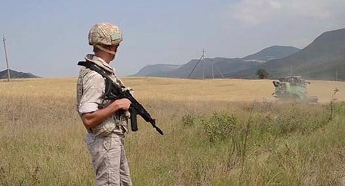 Peacemakers are guarding farmers in Nagorno-Karabakh. Photo https://mil.ru/russian_peacekeeping_forces/news/more.htm?id=12372210@egNews
