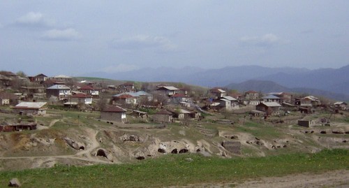 The village of Tekh. Photo: Dan Kablack, http://ru.wikipedia.org/wiki/Tex#/media/Файл:Tegh.jpg