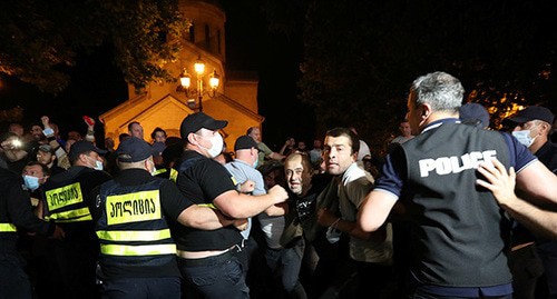 Detention of activists during the riots at the protests against the gay parade in Tbilisi, July 5, 2021. Photo: REUTERS/Irakli Gedenidze