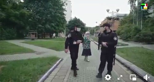 Natives of Chechnya are patrolling the roads in the town of Troitsk. Screenshot of a video https://web.facebook.com/groups/YasenevoDistrict/posts/3016811878641525