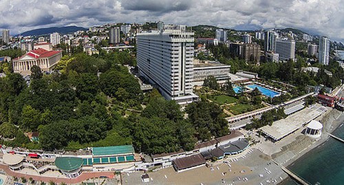 Black Sea coast hotels. Photo: Eugeny Lodyanov, http://ru.wikipedia.org