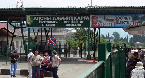 Checking point at Abkhazia-Russia border. Photo: user DILIN, http://ru.wikipedia.org/wiki/Государственная_граница_Республики_Абхазия