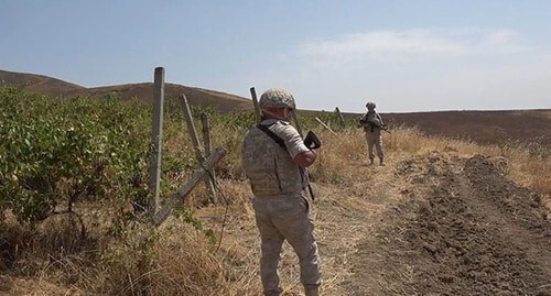 Russian peacekeepers guard grape pickers in Nagorno-Karabakh. Photo from the official website of the Ministry of Defence of the Russian Federation https://mil.ru/images/upload/2019/uivrebvubgerogbvorwugbvw3.JPG